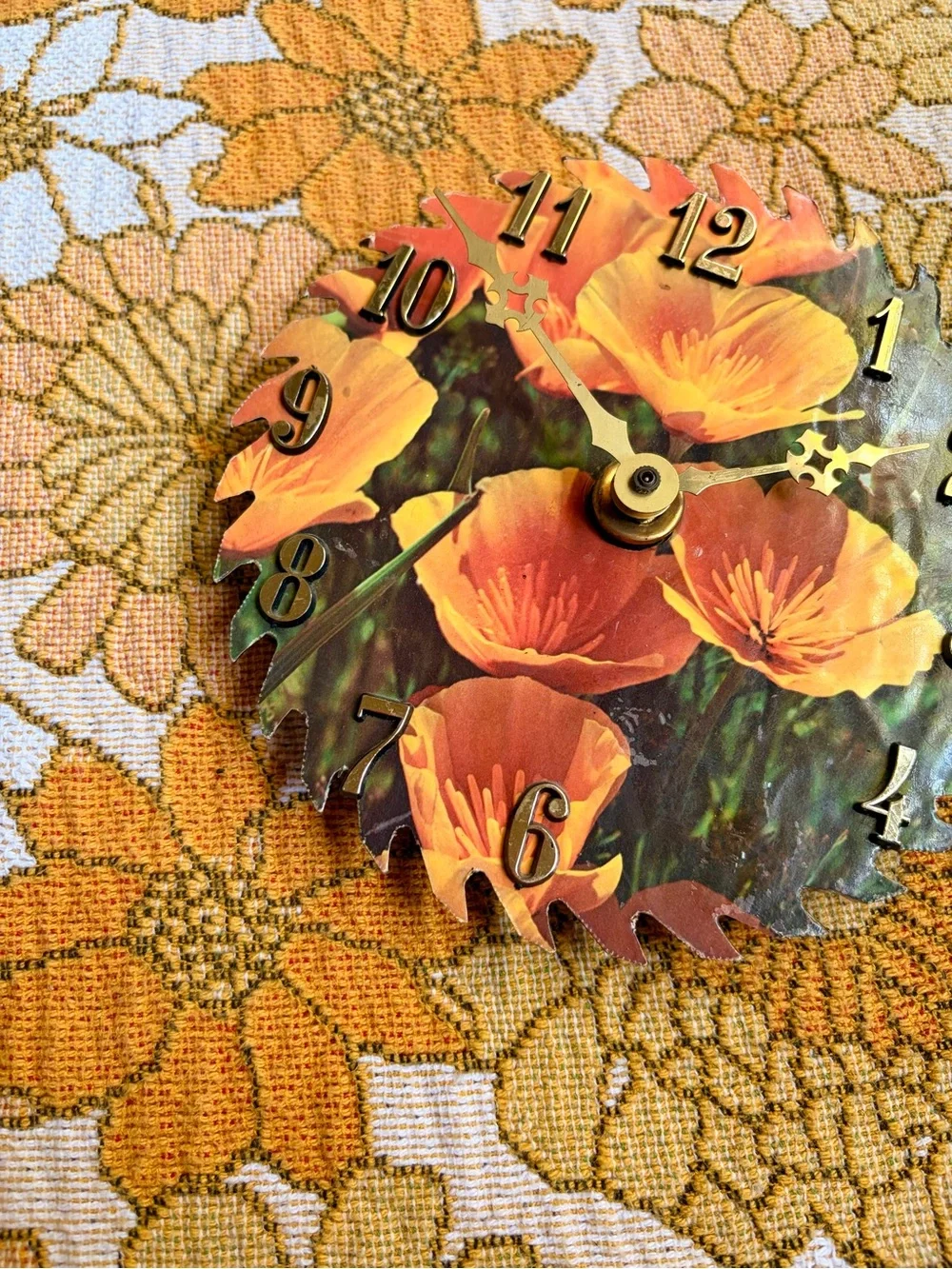 🌸✨ Vintage 70s Poppy Floral Clock ✨🌸